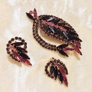 Glamorous Vintage Deep Purple & Pink Rhinestone Brooch Pin & Earrings Set